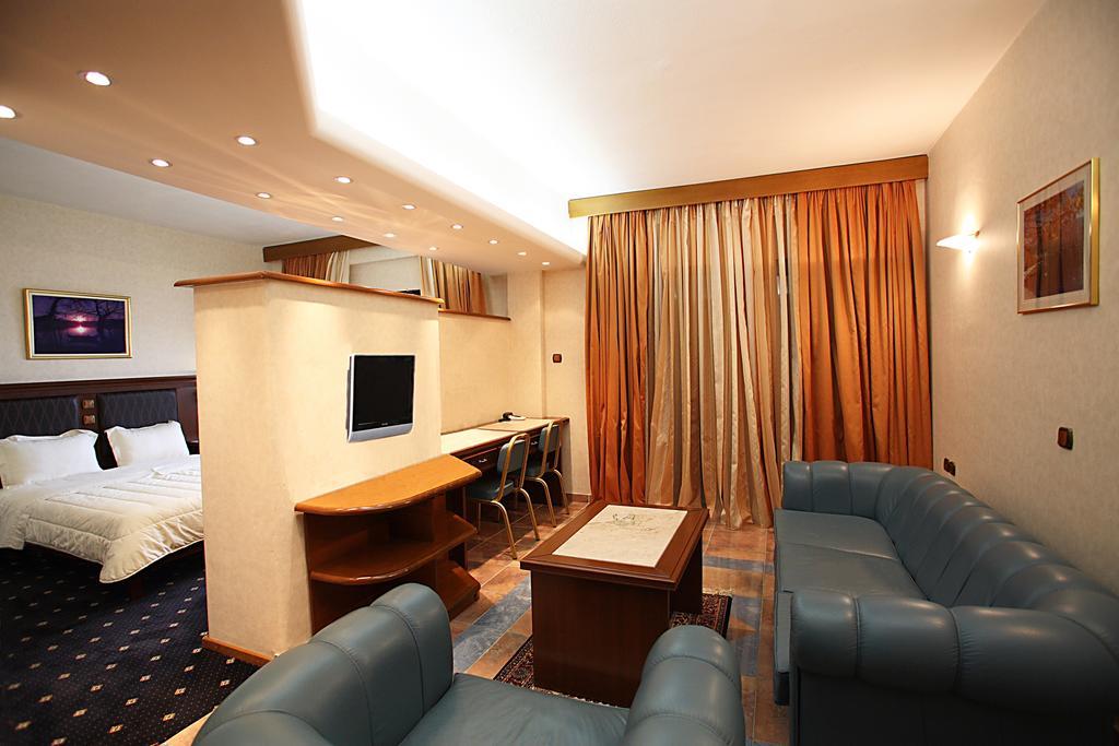 Tsamis Hotel แคซโทเรีย ภายนอก รูปภาพ